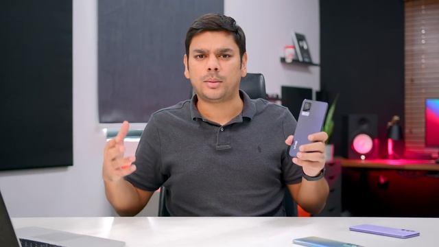 Galaxy A52 vs Vivo V21 vs Oppo Reno 6 | JEET KISKEE? [English Sub] смотреть онлайн