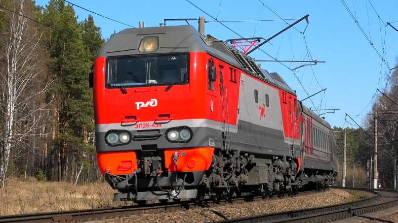 Новейший Самарский ЭП2К-454 со скорым поездом Оренбург - Екатеринбург