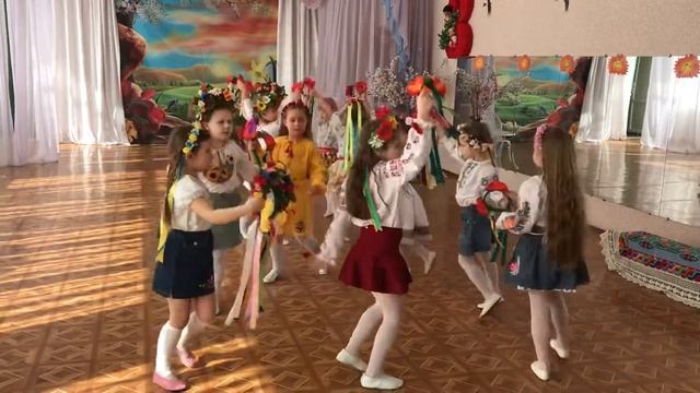 Танец девочек с веночками «Ой веночек» смотреть онлайн