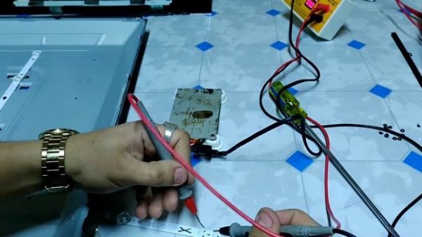 REPARACIÓN DE TELEVISOR MARCA DAEWOO MODELO L43R630BKS REPARANDO LAS TIRAS LEDS.