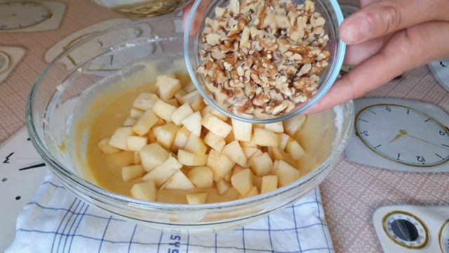 Вкусен кекс с ябълки,локум и орехи!Walnut Apple Turkish delight Cake Recipe! смотреть онлайн