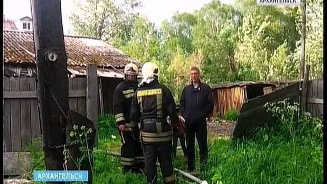 В Архангельске горел деревянный нежилой дом смотреть онлайн
