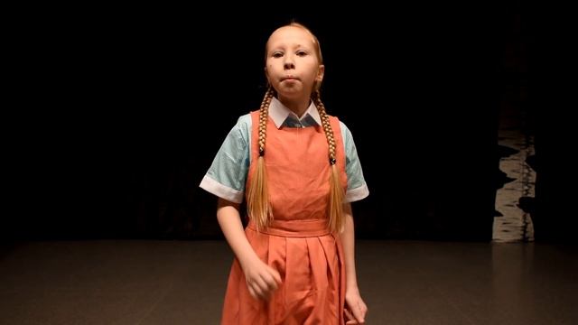 Варвара Белко - Девочка играет на рояле смотреть онлайн