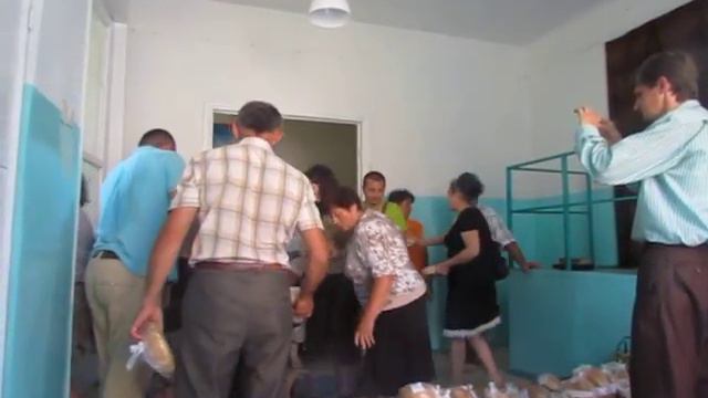 Мариупольские баптисты раздавали бесплатный хлеб смотреть онлайн