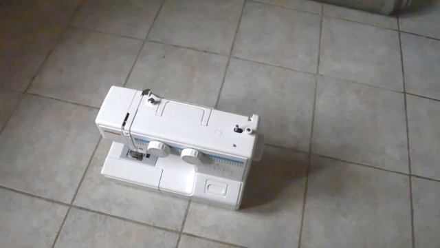 Распаковка швейной машины Janome My Style 102 / Unpacking the sewing machine Janome My Style 102 смотреть онлайн
