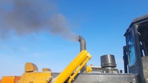 Тяжелый запуск двигателя бульдозера Шантуй СД16 в мороз