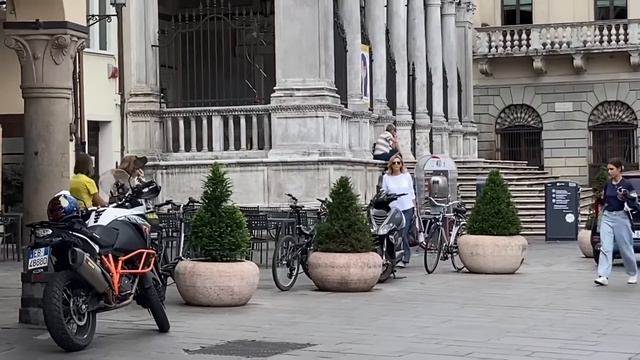 теплая осень : как одеваются в Италии? смотреть онлайн