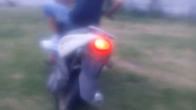 ТРЕШ-ЖГЁМ ПОКРЫШКУ НА 150cc Скутере-НЕМНОГО ЖОГОВА смотреть онлайн