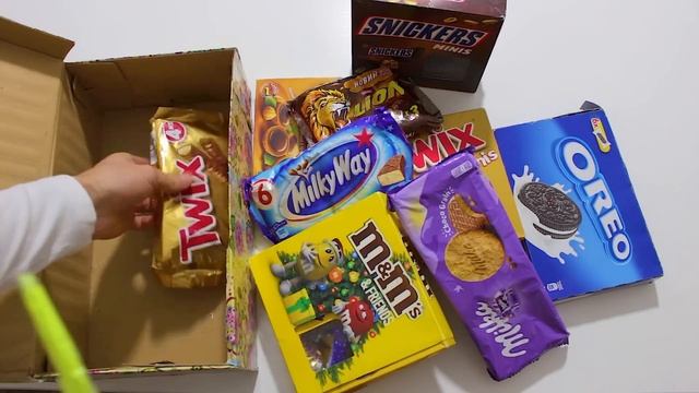 New a lot of candy magic box full of candy presents. Candy man magic смотреть онлайн