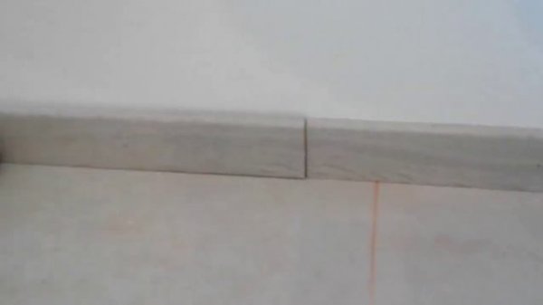 Монтаж плинтуса Berry Alloc