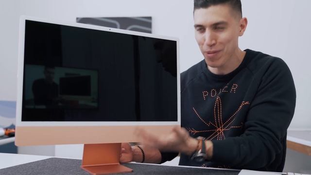 The NEW 24" iMac UNBOXING and SETUP - ORANGE смотреть онлайн