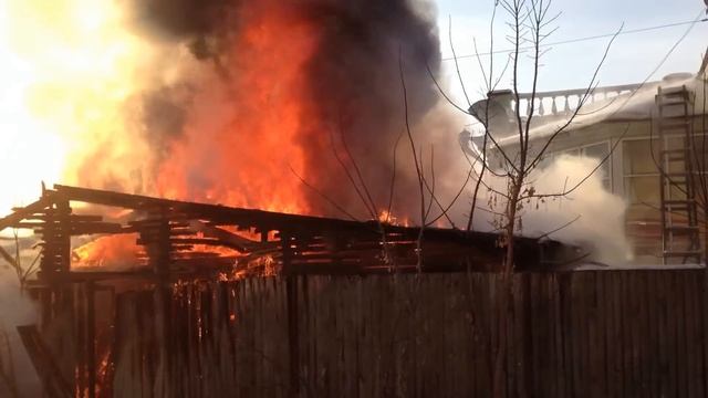 Пожар ресторана Ермолаев в городе Тюмень 20.12.2013 смотреть онлайн