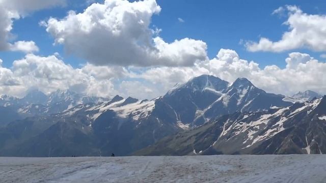 Красота! Панорама с Эльбруса с высоты 3800м. Завораживает... смотреть онлайн