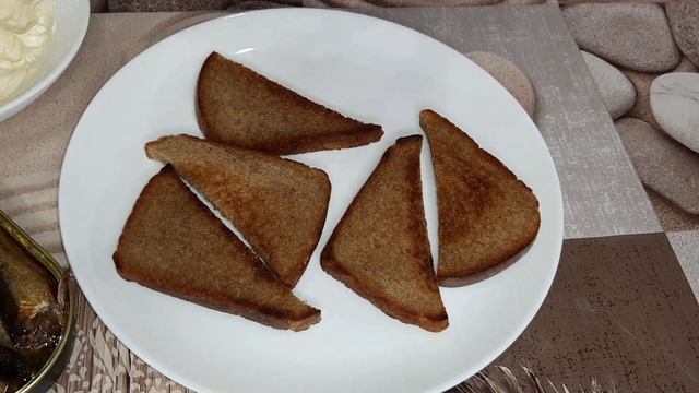 Хрустящие необыкновенно вкусные бутерброды со шпротами смотреть онлайн