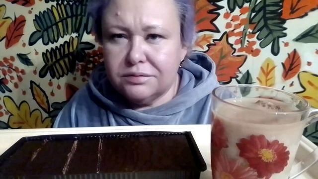 не Мукбанг//а небольшая зарисовка))вафельный тортик //ночное чаепитие))