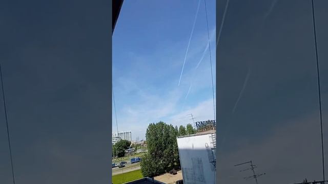 "Добрый" дядя Крокодил почти солнце проглотил... смотреть онлайн