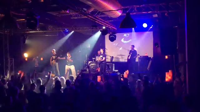 «Мама, мы все тяжело больны» – группа «ИГРА» feat. Ю. Барцева (В. Цой)– 21.06.19 – клуб Glastonberr смотреть онлайн