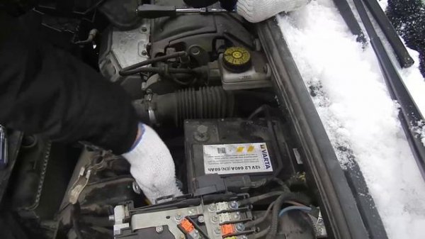 Замена аккумулятора на Peugeot 308 модель 2012 года