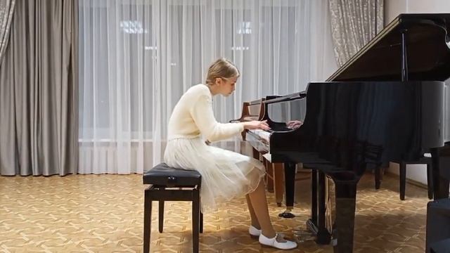 "Трёхголосная инвенция" И.С.Бах, исполняет Анастасия Луговая. смотреть онлайн
