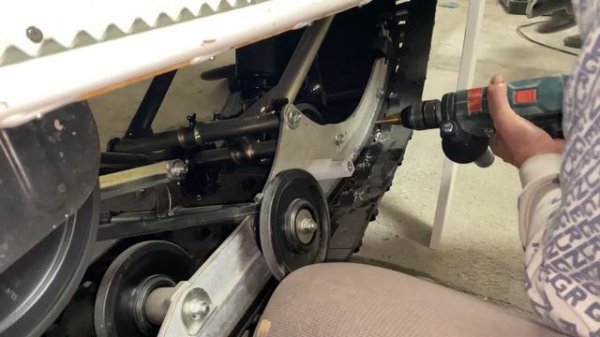 Обслуживание снегохода Yamaha vk 540 Установка скребков пружинного типа #ямаха #yamaha #облуживани