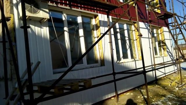 Обшиваем фасад профлистом. Профнастил 10мм на стену. смотреть онлайн