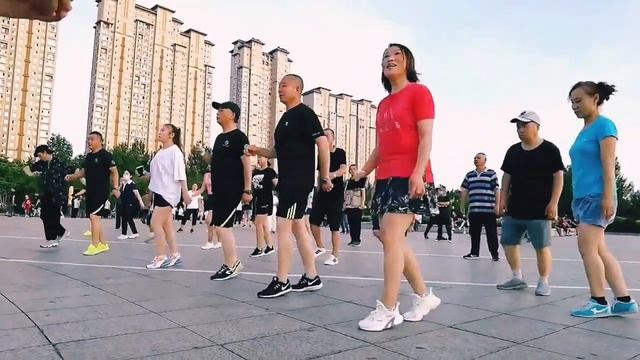 Новый,китайский  танец .Челенж подхватили все города. Попробуй повторить.Шафл