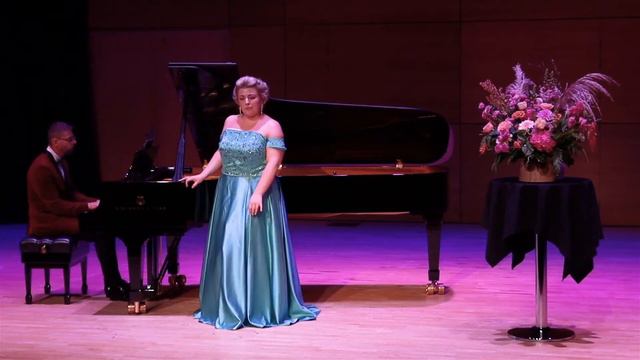 La Diva de l'Empire (E. Satie) - Felicity Tomkins смотреть онлайн