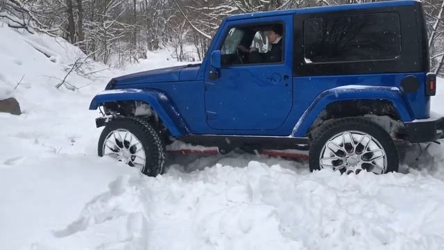Тестим Jeep Wrangler по снегу
