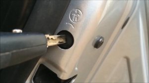 How to Activate the Rear Door Child Lock on a Volkswagen Touareg