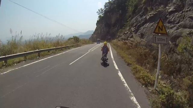 Спуск над обрывом и Собачий холод. Обратно в Нячанг | МотоЭкскурс по Вьетнаму. День 7