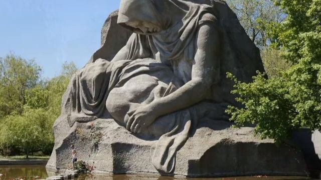 "На Мамаевом кургане тишина" исп. Таисия Подгорная смотреть онлайн