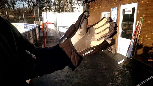 Ремонт хоккейных перчаток краги. Как отремонтировать краги? смотреть онлайн