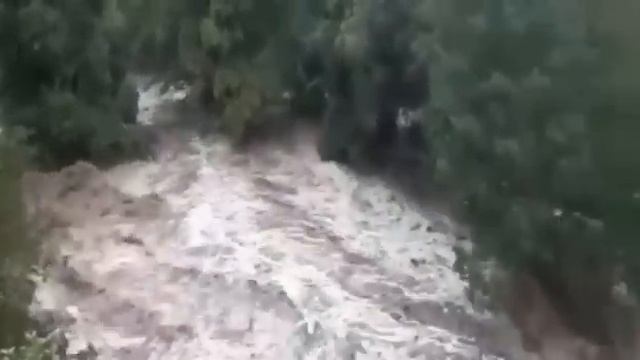 The city is flooded, cars are floating, the Great Flood of France смотреть онлайн