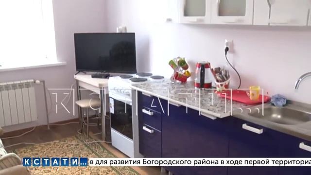 Две разные семьи в одну однокомнатную квартиру заселили при расселении ветхого аварийного фонда смотреть онлайн