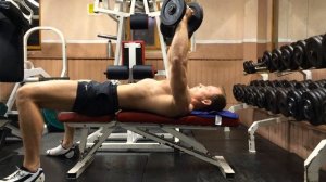 Разведение гантелей лежа // Разводка гантелей лежа на скамье