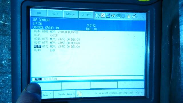 Робот YASKAWA. Вставка позиции программы станции очистки горелки в рабочую программу. смотреть онлайн