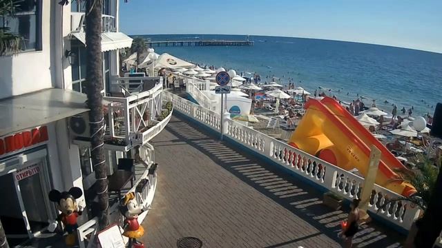 Веб камера Лазаревский район / пляж море , Бархатный сезон смотреть онлайн