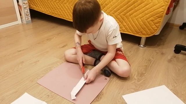 Автомат из бумаги/Поделка своими руками смотреть онлайн