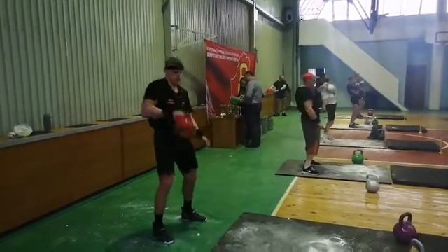 толчок гири ДЦ - 32кг. 1 час - 650 подъемов смотреть онлайн