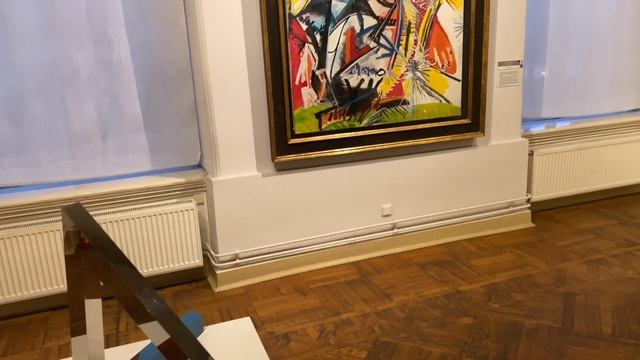 Мраморный дворец, Санкт-Петербург. Интерьеры. Выставка стульев. смотреть онлайн