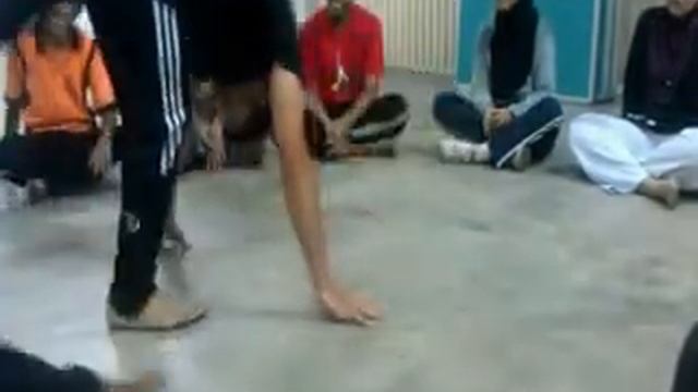 IIUM Capoeira Club Training PJ 170412 - 2.3gp.FLV смотреть онлайн