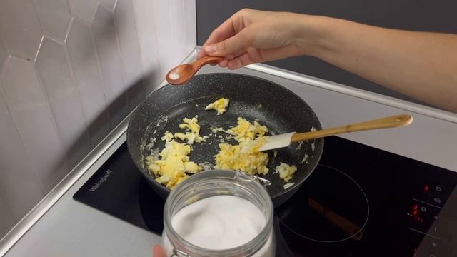 ВЛОГ Уборка дома. Мой помощник – ручной пылесос. Готовим завтрак. Рецепт скрембла. смотреть онлайн