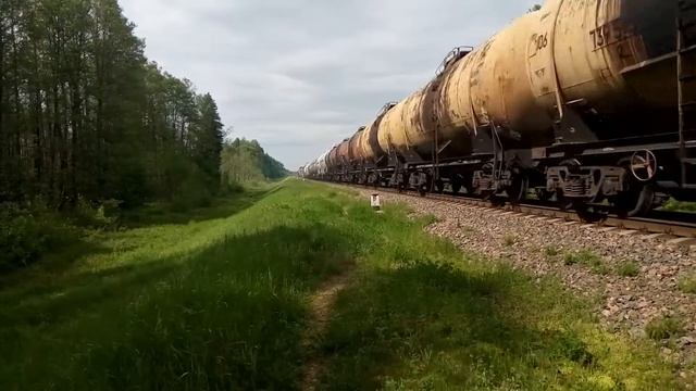 2ТЭ10У-0198 с грузовым поездом. смотреть онлайн