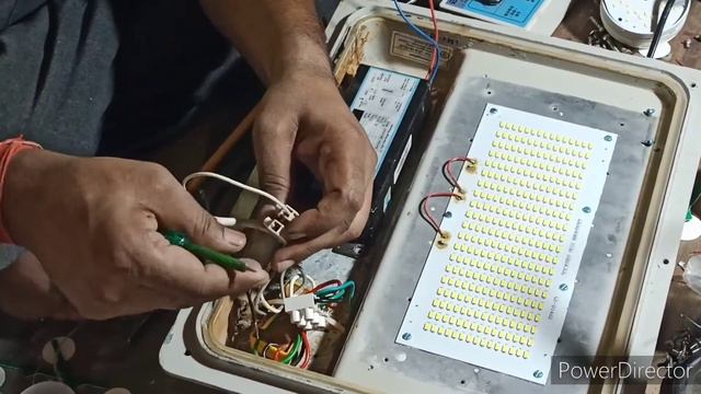 LED FLOOD LIGHT REPAIR.How to repair 150 watt flood light. смотреть онлайн