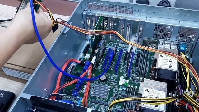 Installing PCIe to PCI card to computer смотреть онлайн