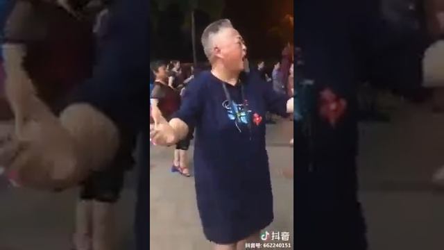 Китаянка зажигает.Вот как надо начинать день! смотреть онлайн