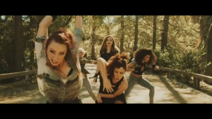 The Chainsmokers - Don't Let Me Down ft. Daya 2016 смотреть онлайн