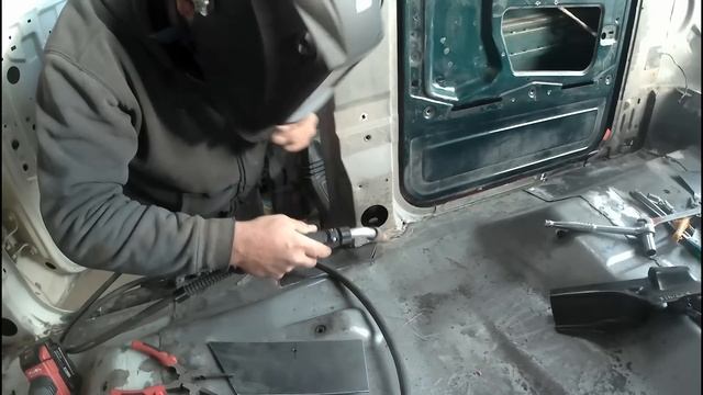 OBS Ford Diesel 6 Door 4X4 Build - Part 7 - More rust to repair смотреть онлайн