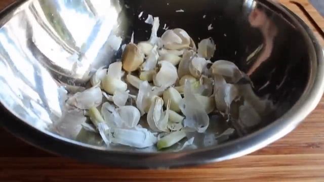 Fastest Way To Peel Garlic (20 Cloves In 20 Seconds) | Food Wishes смотреть онлайн