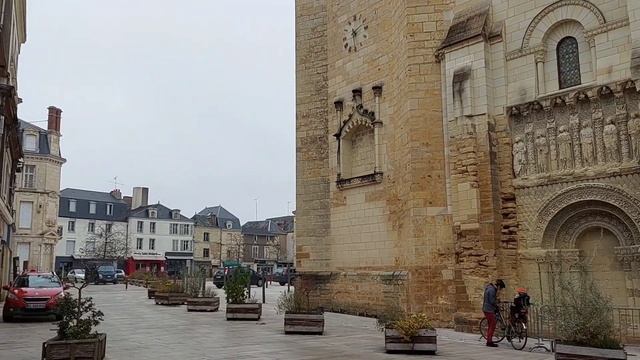 Французы католики в церкви.Звон колоколов.Жизнь во Франции Фанни. смотреть онлайн